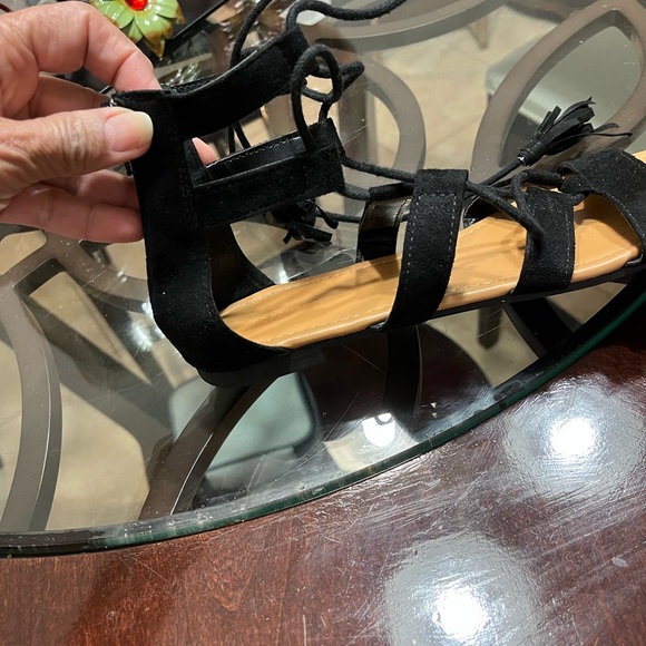 Gladiator Women's black flat sandals, size 8, worn once - Picture 7 of 8